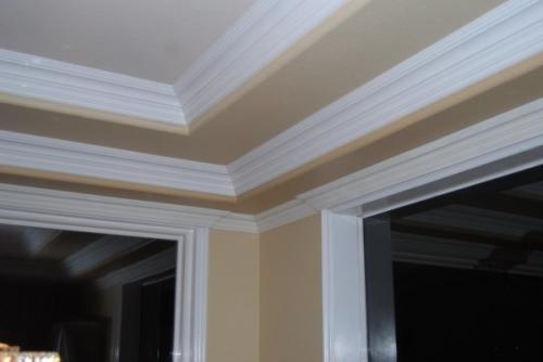 Стыковка плинтуса на прямых участках. Как состыковать потолочные плинтуса и что нужно знать о галтелях