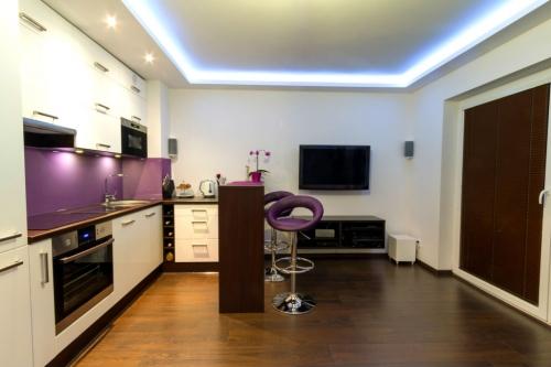 Натяжной потолок с подсветкой своими руками. Светодиодная подсветка: основные разновидности