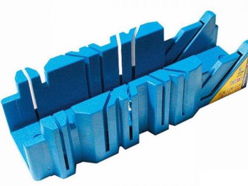 Чем шпаклевать полистирольные плинтуса. Монтаж