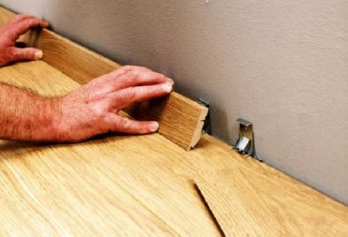 Как соединить 3 плинтуса в углу. Как правильно стыковать потолочные плинтуса: готовимся к работе 05