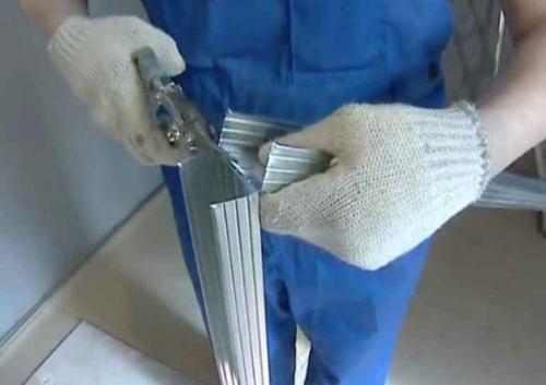 Через какое расстояние крепить профиль под гипсокартон на потолок. Через какое расстояние ставить профиль под гипсокартон