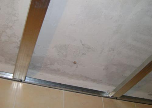 Плинтус потолочный для панелей ПВХ размеры. Монтаж потолочного плинтуса