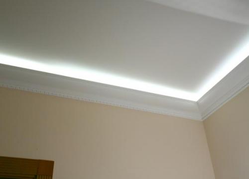 Потолочный плинтус из полиуретана. Полиуретановые потолочные плинтуса в интерьере