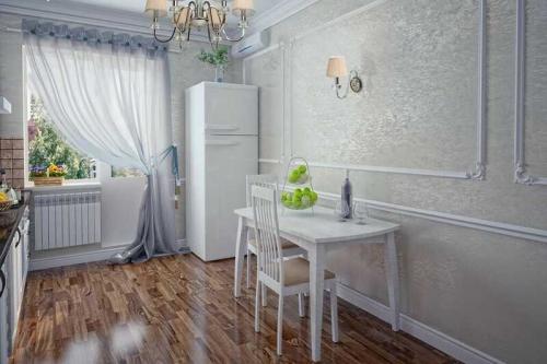 Поклейка багетов на обои. Для чего клеят декоративный плинтус?