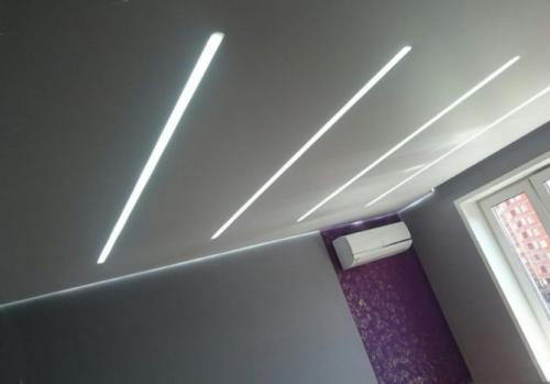 Как менять световые линии на натяжном потолке. Как создать светящиеся линии на потолке?