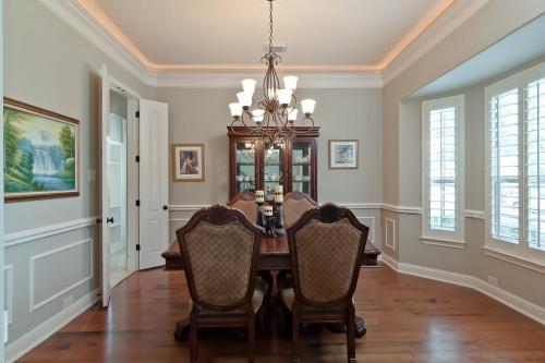 Поклейка потолочных плинтусов на шпаклевку. Поклейка потолочного плинтуса: на клей, шпаклевку или герметик 04 Поклейка потолочных плинтусов на шпаклевку. Поклейка потолочного плинтуса: на клей, шпаклевку или герметик 04