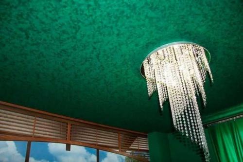 Натяжные потолки в спальне дизайн. Натяжной потолок в спальне — преимуществ аи недостатки натяжных потолков. Нюансы установки. Выбор материала и цветов. Фото и видео-обзоры от профессионалов