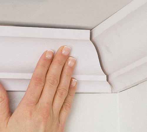 Поклейка потолочного плинтуса на обои. Разновидности потолочного плинтуса на обои