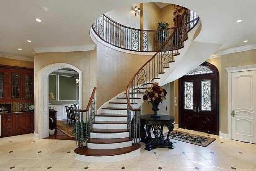 Низкие потолки в интерьере. Низкий потолок — не помеха высоким устремлениям. Этот недостаток легко можно поправить с помощью декоративных приемов 13