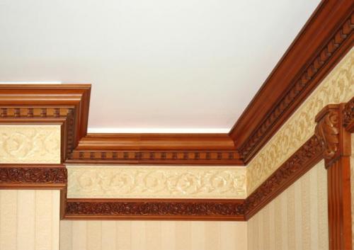 Чем клеить потолочный плинтус на виниловые обои. Какой вид изделий выбрать?