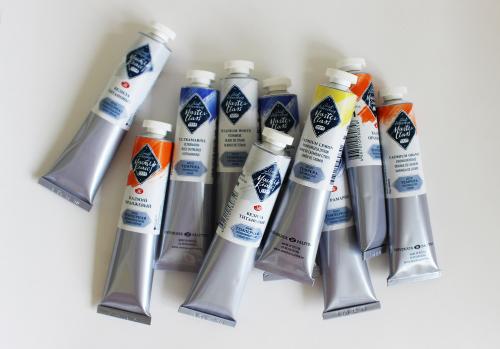 Как покрасить потолочный плинтус под серебро. Виды красок