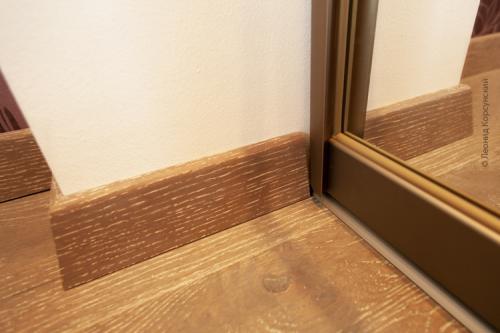 Потолочный плинтус на шкаф. Шкаф-купе и плинтус, ставить или не ставить?