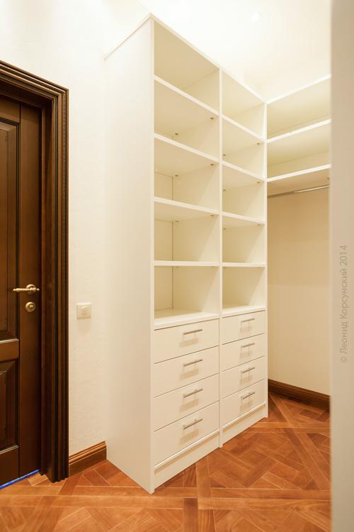 Потолочный плинтус на шкаф. Шкаф-купе и плинтус, ставить или не ставить?