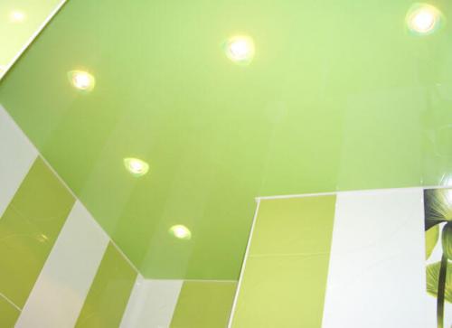 Натяжной потолок в ванной комнате. Виды поверхностей натяжных ПВХ-потолков – «плюсы» и «минусы» 11