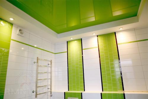 Натяжной потолок в ванной комнате. Виды поверхностей натяжных ПВХ-потолков – «плюсы» и «минусы» 07