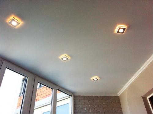 Натяжной потолок на балконе. Можно ли на балконе монтировать натяжной потолок