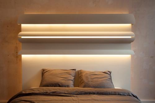 Плинтус для натяжного потолка с подсветкой. Какие бывают потолочные плинтуса с подсветкой