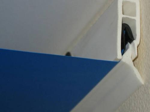 Какую высоту занимает натяжной потолок. Дистанция между черновой и декоративной поверхностями 01