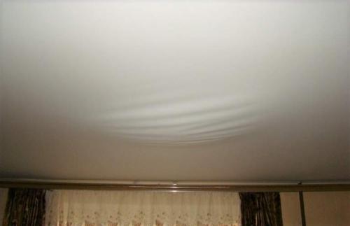 Какую высоту занимает натяжной потолок. Дистанция между черновой и декоративной поверхностями 02