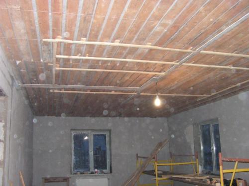 Как опустить натяжной потолок. Свойства материалов и расстояние между перекрытиями и натяжным потолком