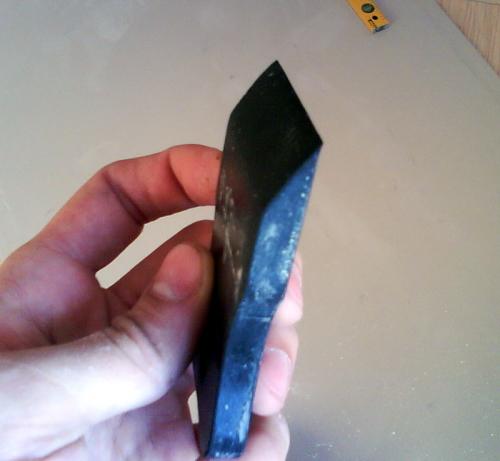 Клей для плинтусов потолочных. Каким клеем клеить потолочный плинтус: виды и технология