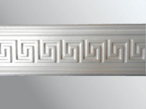 Как клеить широкие галтели. Как клеить широкий потолочный плинтус