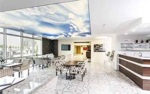 Натяжной потолок большой площади. Преимущества установки натяжных потолков