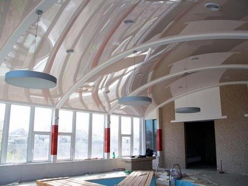 Натяжной потолок большой площади. Преимущества установки натяжных потолков