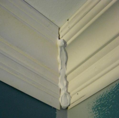 Как приклеить потолочный плинтус и чем. Деревянный профиль 12