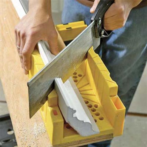 Как клеить потолочный плинтус на шпаклевку. Поэтапное описание