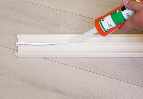 Как клеить плинтуса на пол. Выбор жидких гвоздей