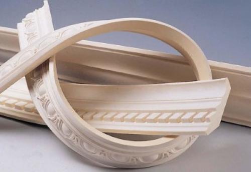 Как клеить потолочный плинтус к натяжному потолку. Все о монтаже и ремонте потолков своими руками