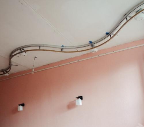 Как крепить багет для натяжных потолков в ванную комнату. Натяжные потолки. Как крепить багет? Советы для монтажа профиля