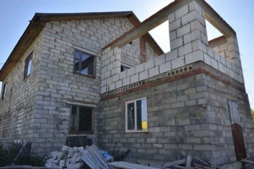 Какой стороной крепить багет для натяжного потолка. Основные разновидности багетных профилей для каркаса натяжного потолка