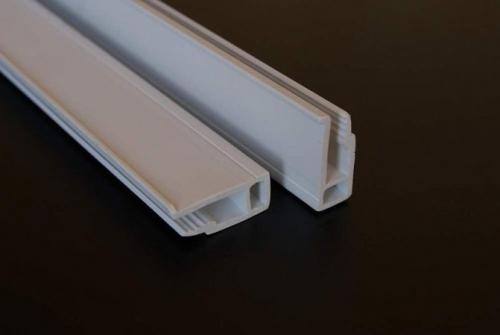 Какой стороной крепить багет для натяжного потолка. Основные разновидности багетных профилей для каркаса натяжного потолка