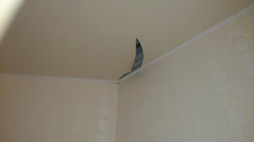 Некачественно натянули потолок. Некачественные натяжные потолки – почему стоит отказаться от покупки?