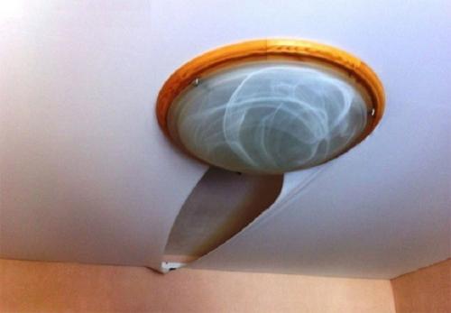 Ремонт натяжного потолка своими руками. Как минимизировать риск «травмы» потолка?