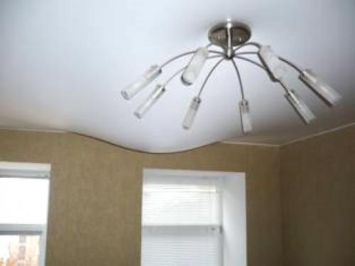 Провис натяжной потолок в квартире. Самые распространенные причины