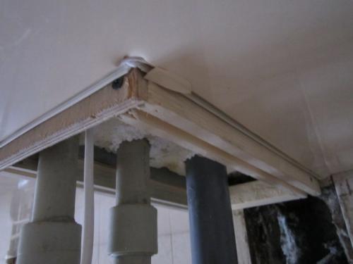 Как проверить качество натяжного потолка после установки. В момент монтажа