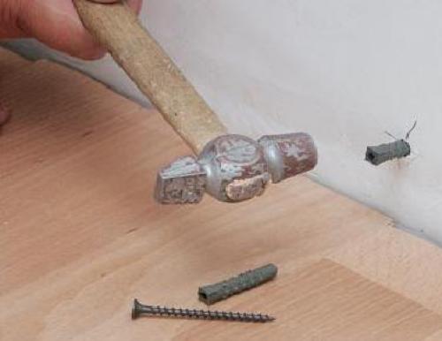 Как соединить деревянный плинтус в углах на полу. Установка на саморезы
