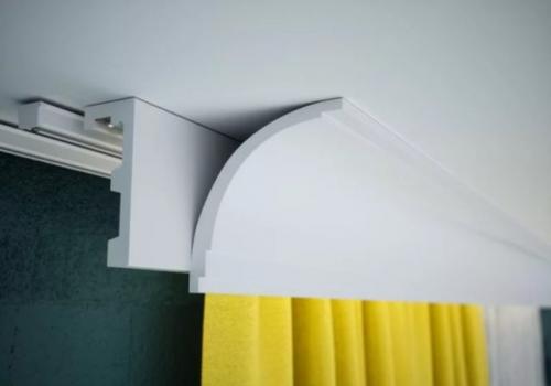 Как приклеить потолочный плинтус перед карнизом. Как скрыть карниз за потолочным плинтусом