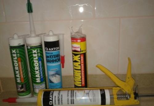 Как клеить потолочный багет правильно. Какой клей применяется для монтажа