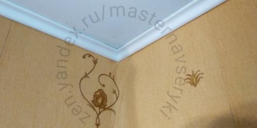 Почему углы потолочных плинтусов на стыке не сходятся. Подгонка потолочных плинтусов под любой угол 12