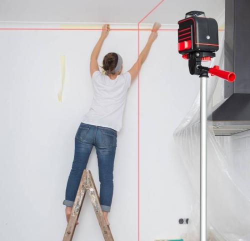 Как стыковать потолочный плинтус без стусла. Как правильно сделать угол на потолочном плинтусе своими руками: ровный внешний, наружный и внутренний угол плинтуса из пластика и пенопласта