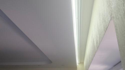 Профиль для натяжного потолка под скрытый карниз. Виды конструкций скрытых карнизов для натяжных потолков 04 Профиль для натяжного потолка под скрытый карниз. Виды конструкций скрытых карнизов для натяжных потолков 04