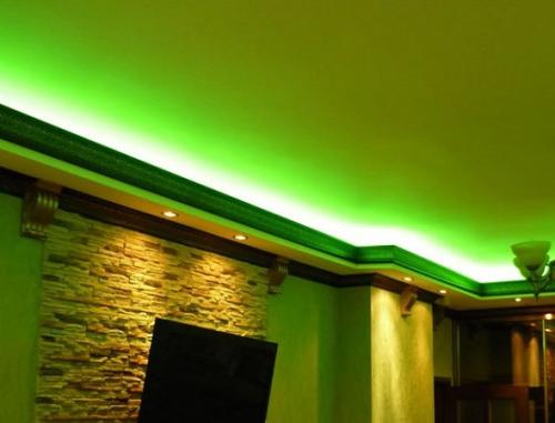 Приклеить потолочный плинтус из пенопласта. Как клеить галтели на потолок 04