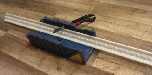 Как клеить пенопластовый плинтус на потолок. Подготовительные мероприятия