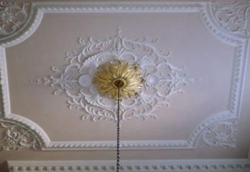 Как согнуть потолочный плинтус. Все о монтаже и ремонте потолков своими руками