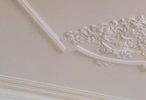 Как согнуть потолочный плинтус. Все о монтаже и ремонте потолков своими руками