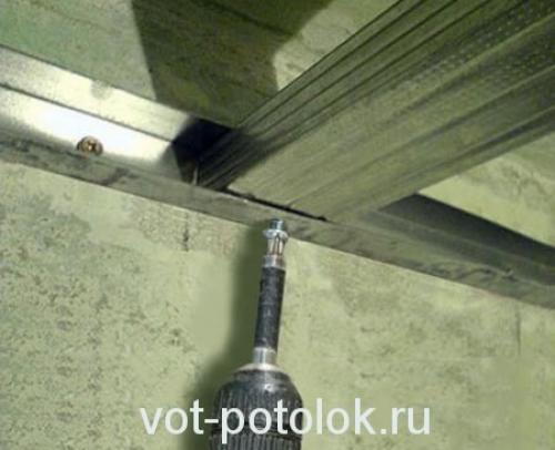 Как крепить багет к гипсокартону. Установка гипсокартонного короба на существующий потолок